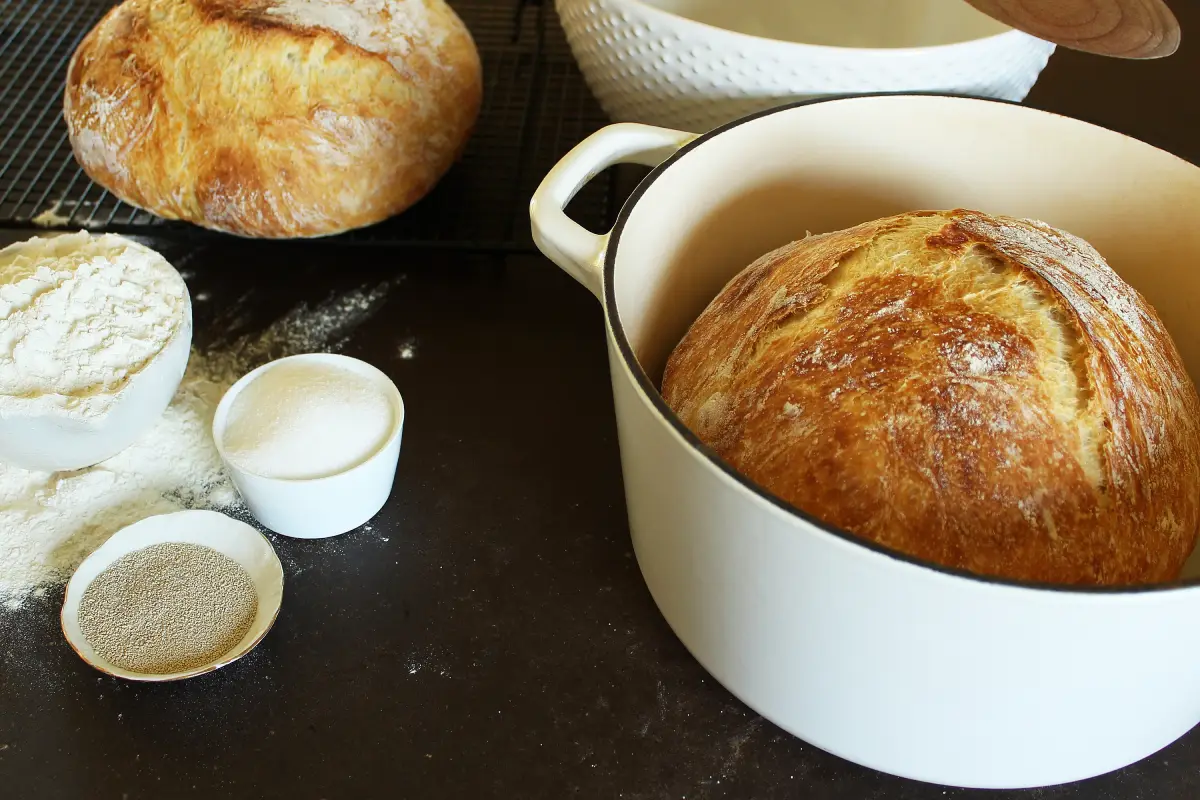 Mon pain cocotte : la recette parfaite pour débuter en boulangerie maison