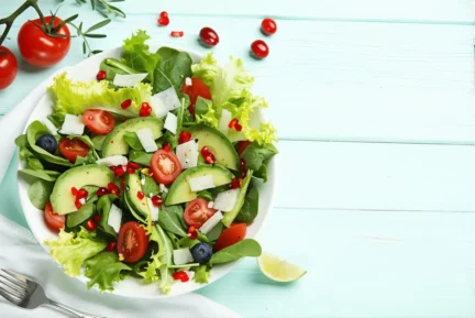 5 idées de salades composées à préparer à l’avance pour un pique-nique sur la plage