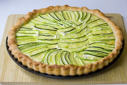 Tarte fine à la courgette et au chèvre : la recette estivale incontournable