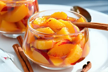 Compote de pêches minute à la cannelle – à servir chaude ou froide
